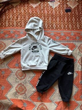 NIKE - Two Piece Sweat Set